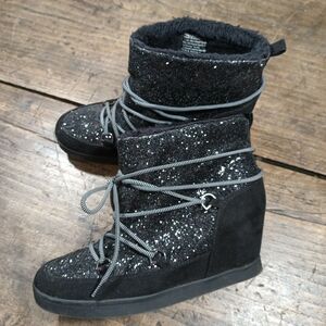 Juicy Couture Sz 10M Booties MAREEN Wedge Shoes Black Glitter Faux Fur